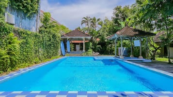 Kolam renang outdoor