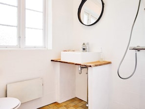 A bathroom with a white sink, a mirror, a window, and a shower. - 5 Person Holiday Home in Aakirkeby (Akirkeby)