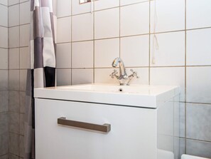 House | Bathroom