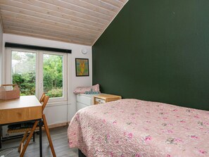 A bedroom with a bed, a desk, and a window. - 6 Person Holiday Home in Struer (Struer)