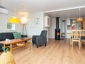 House | Dining - 6 Person Holiday Home in Hejls (Hejls)