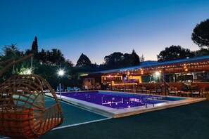 Sesongbasert utendørsbasseng og bassengtelt (inkludert)