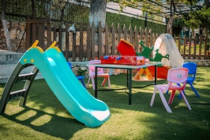 Zona de jocs infantil: a l'aire lliure