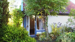 A house with a garden, a tree, and a window. - 2 Person Holiday Home in Garsnas (Gärsnäs)