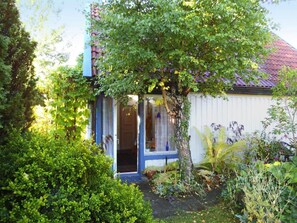 A house with a garden, a tree, and a window. - 2 Person Holiday Home in Garsnas (Gärsnäs)