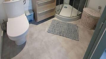 Articles de toilette écologiques, serviettes fournies, papier toilette