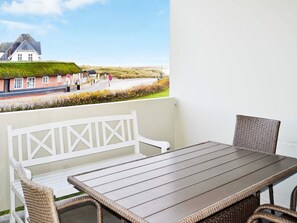 Apartment | Outdoor dining