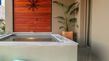 Bañera de hidromasaje exterior