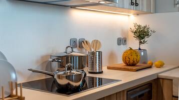 Refrigerador, microondas, horno, lavavajillas