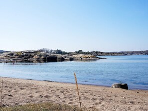 House | Water view - 6 Person Holiday Home in Stromstad (Stromstad)