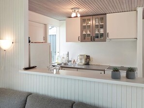 House | Private kitchen - 5 Person Holiday Home in Hals (Hals)