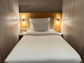 Standard Room | Desk, free WiFi, bed sheets - d'primahotel Airport Jakarta Terminal 3 Wellness Center (Tangerang)