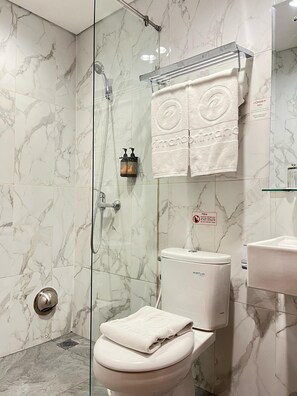 Shower, towels