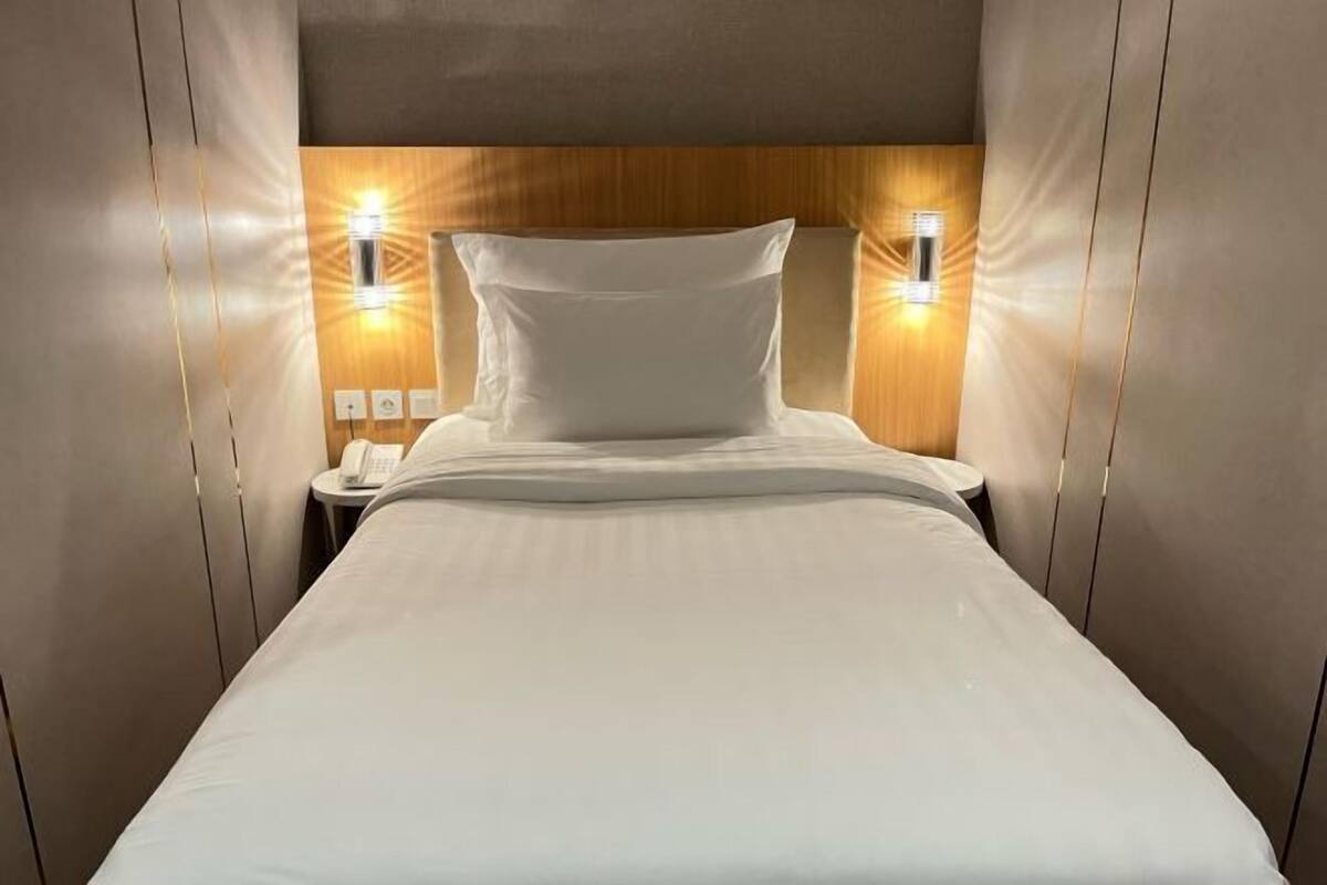 Desk, WiFi (free), bed sheets