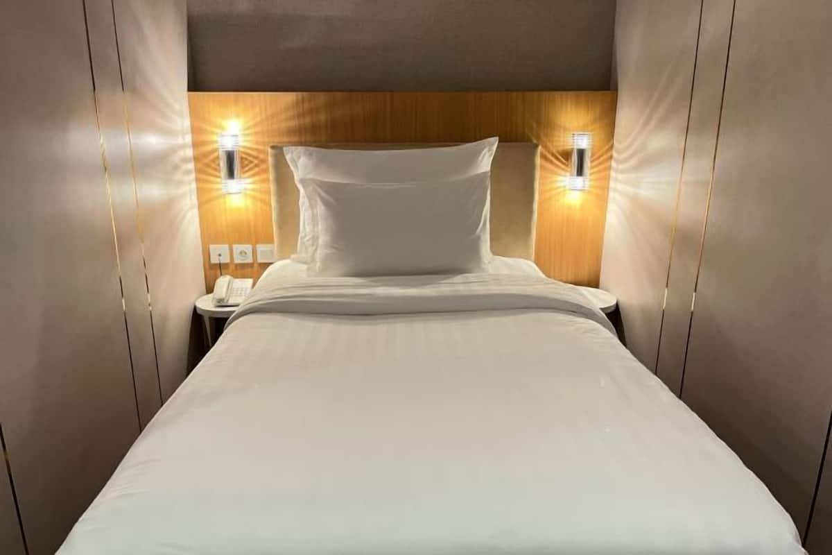 1 bedroom, desk, free WiFi, bed sheets