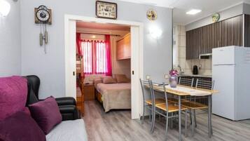 3 slaapkamers, een strijkplank/strijkijzer, wifi
