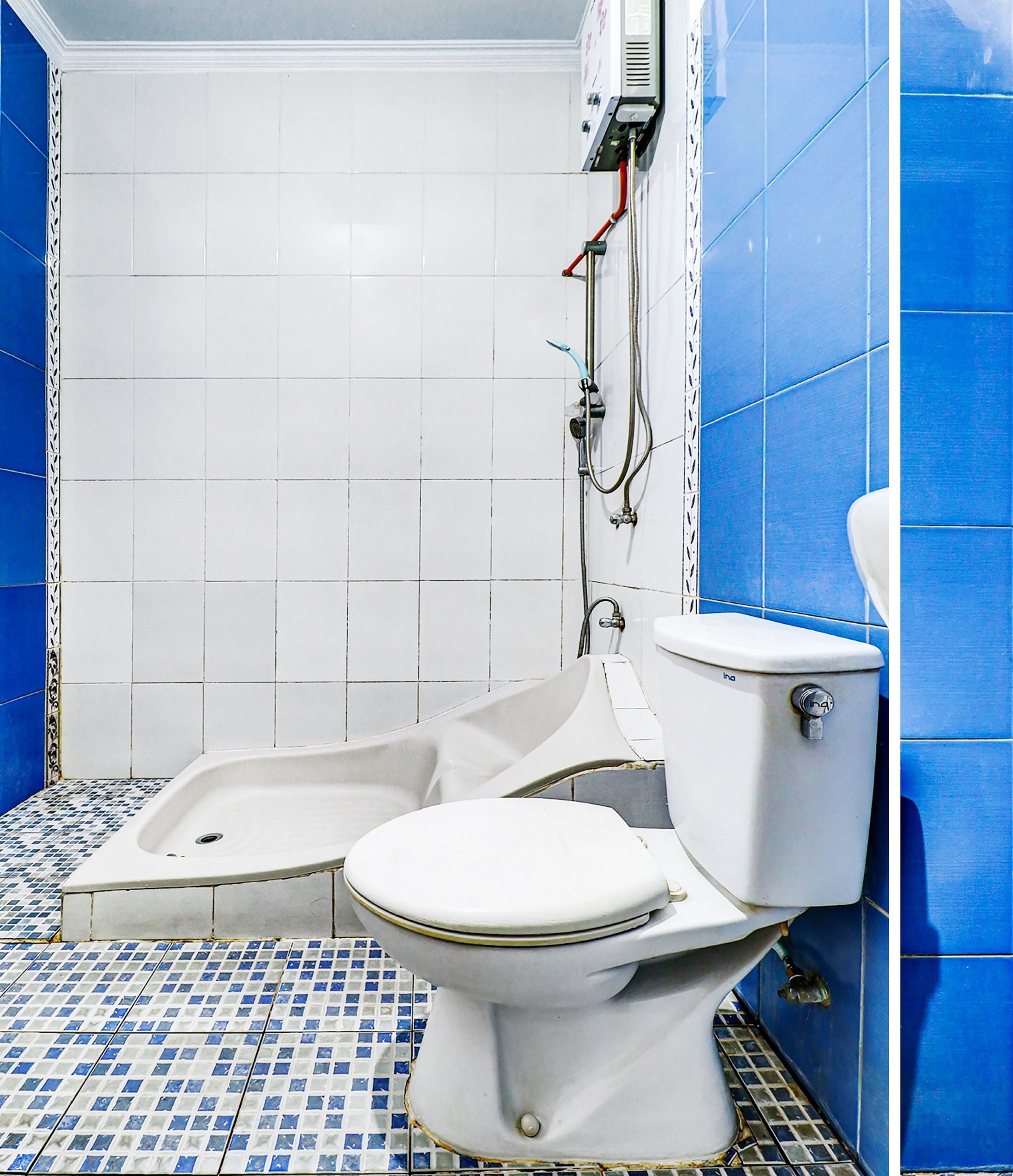 Elite Twin Room | Bathroom | Shower, towels, toilet paper