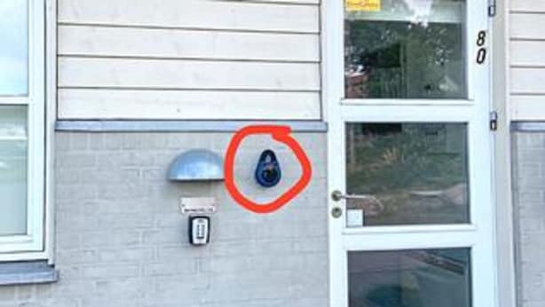 A house with a mailbox, a door with a number, and a window. - 4 Person Holiday Home in Allinge (Allinge)