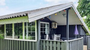 A small, single-story building with a porch, a window, and a door. - 6 Person Holiday Home in Sydals (Sydals)