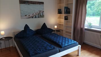 3 Schlafzimmer, Schreibtisch, Bügeleisen/Bügelbrett, Reisekinderbett