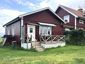 House | Exterior detail - Charming Red Farmhouse Near Forsheda (Krokom)