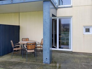 Apartment | Dining - 4 Person Holiday Home in Lokken (Lokken)