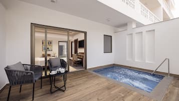 Minibar, in-room safe, desk, laptop workspace