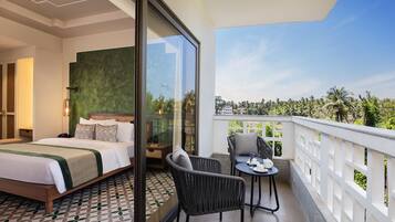 Minibar, coffres-forts dans les chambres, bureau