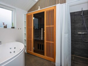 House | Bathroom - 5 Star Holiday Home in Harboore (Harboore)