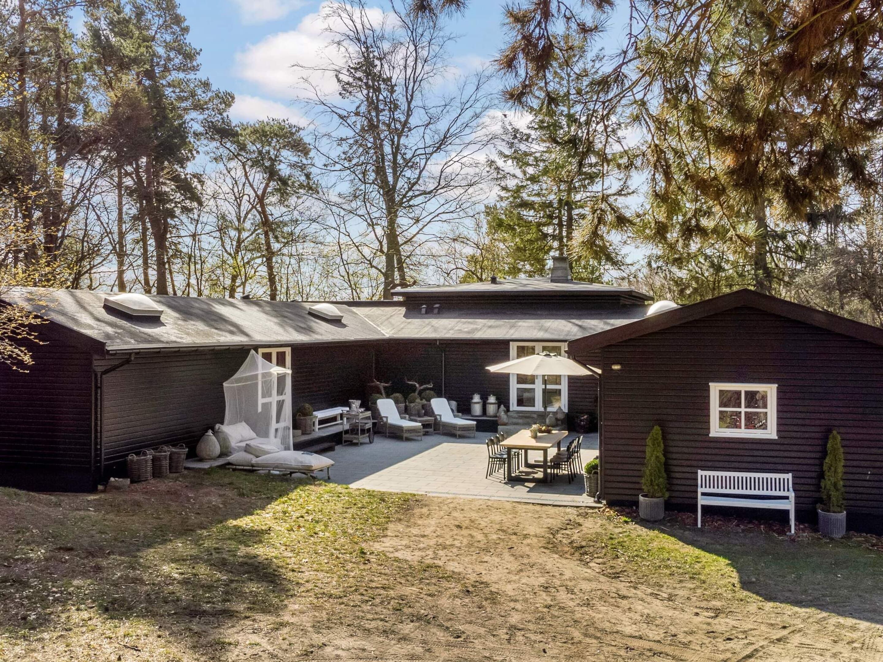 House | Outdoor dining