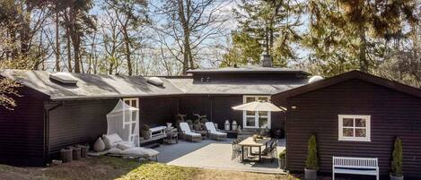 House | Outdoor dining