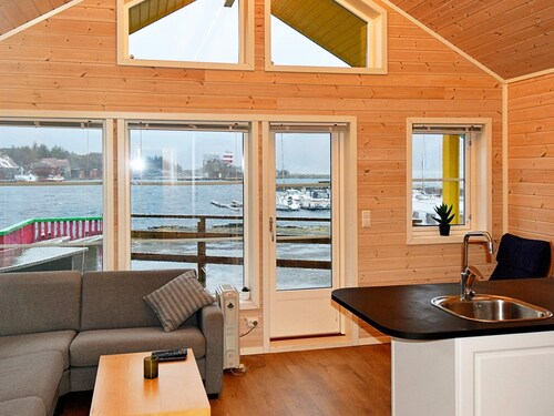 6 Person Holiday Home in Maloy-by Traum