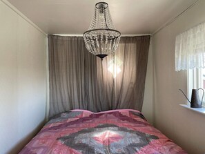 House | 2 bedrooms, individually furnished - 5 Person Holiday Home in Trollhattan (Trollhattan)