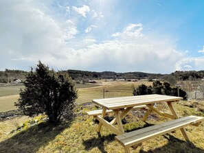 House | 2 bedrooms, individually furnished - 7 Person Holiday Home in Hjalteby (Hjaelteby)