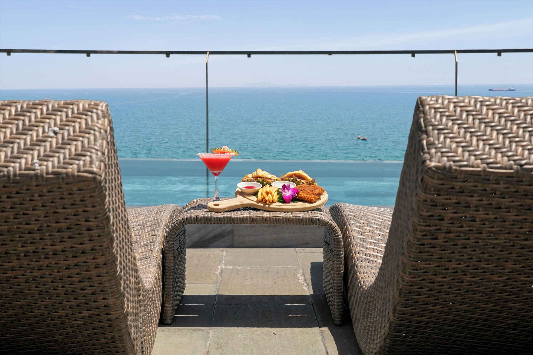 Outdoor pool, open 9:00 AM to 10:00 PM, pool loungers
