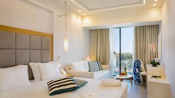 Kamar Double atau Twin Comfort, 1 kamar tidur | Seprai premium, busa memori, brankas, dan meja kerja