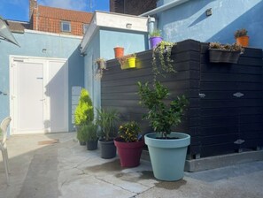 المنطقة المحيطة بالمنشأة