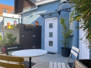 تناول الطعام بالخارج