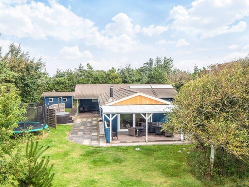10 Person Holiday Home in Oksbol