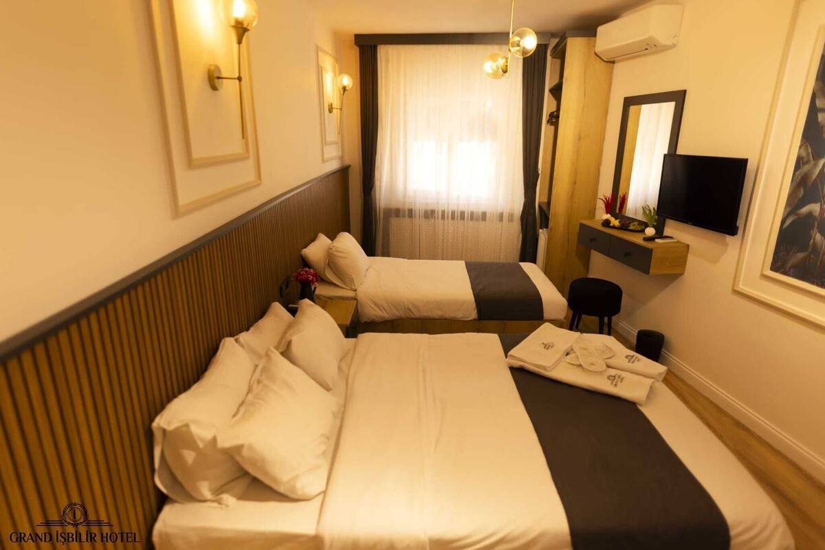 Premium bedding, down comforters, minibar, in-room safe