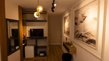 Ropa de cama de alta calidad, cubrecamas y minibar