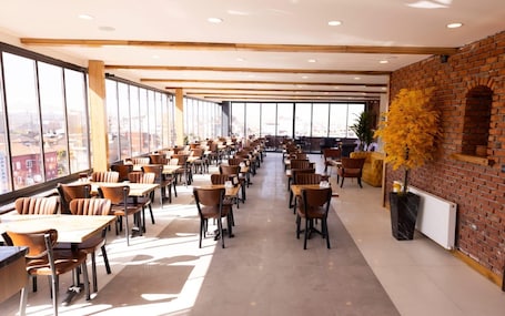 Restaurant. Grand Isbilir Hotel