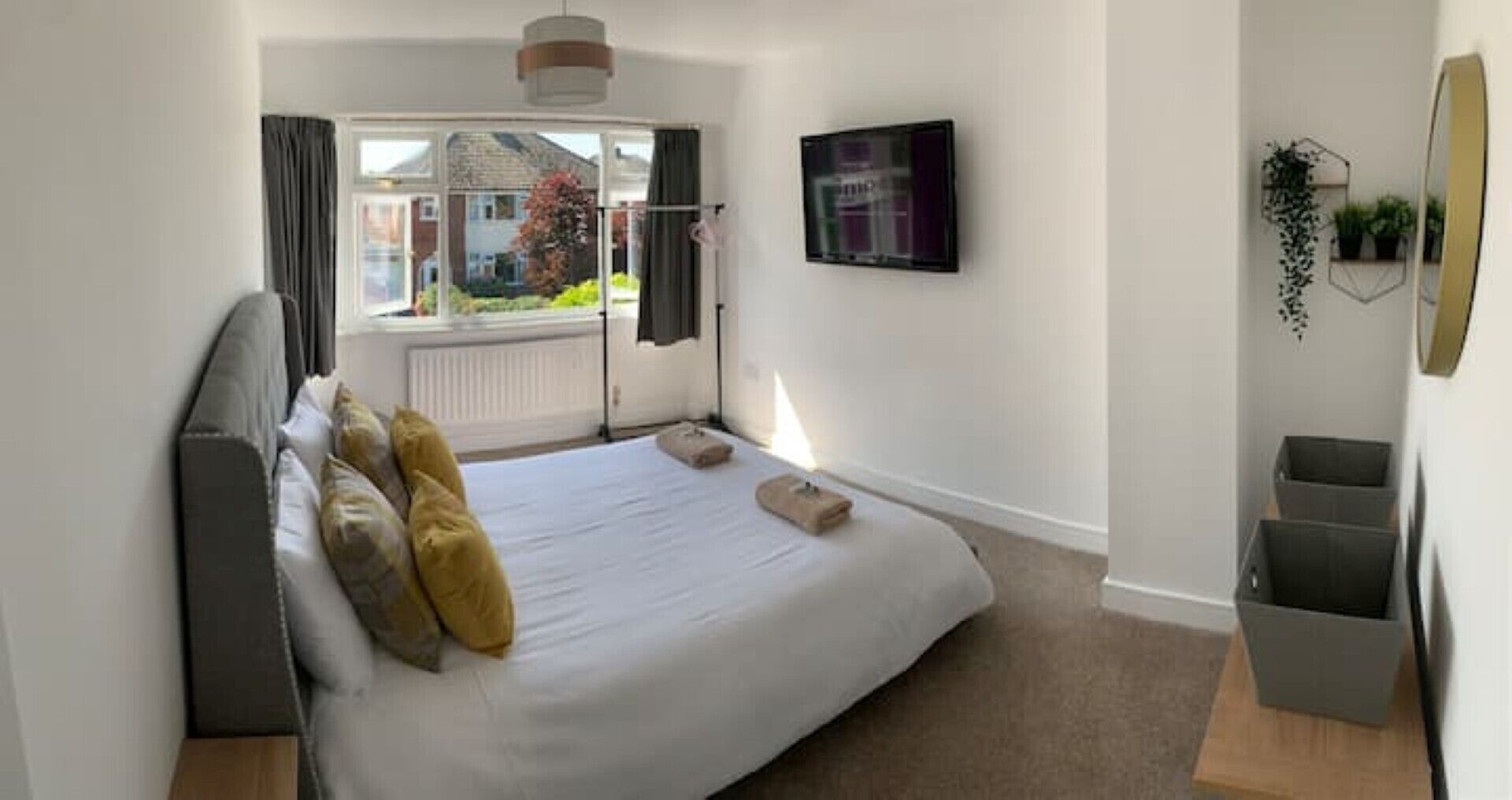 3 slaapkamers, een strijkplank/strijkijzer, reisbedje, gratis wifi