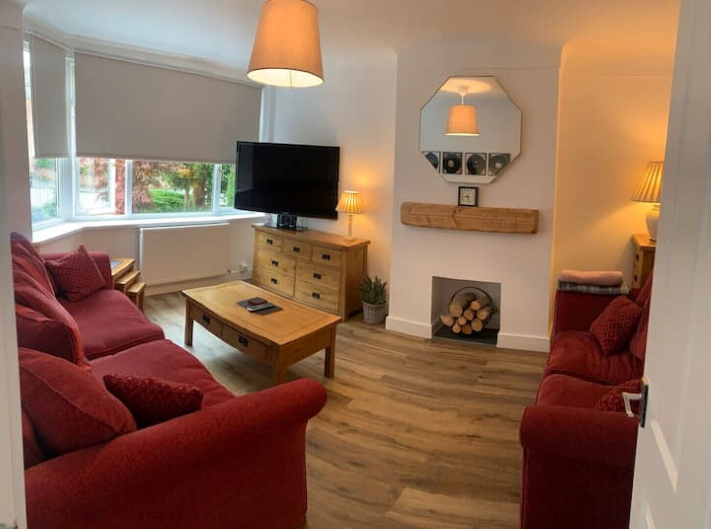 Peaceful Renovated Home, Fab Location, Pet Friendly, Garden & Parking Sleeps 5 - Chester