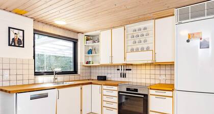 6 Person Holiday Home in Veslos