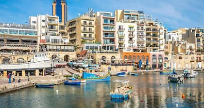 Stylish 2BR Meridian suite in central St Julians