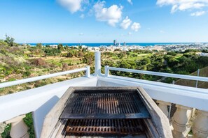 Property grounds - Beautiful Villa with Breathtaking Views in Swieqi (Is-Swieqi)
