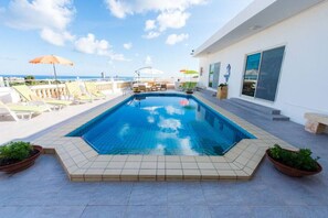 Pool - Beautiful Villa with Breathtaking Views in Swieqi (Is-Swieqi)