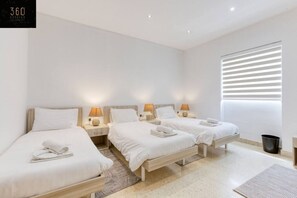 3 soveværelser, skrivebord, strygejern/strygebræt, weekendseng