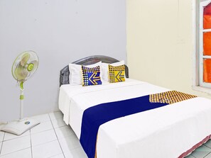 Double Room | WiFi, bed sheets - SPOT ON 91764 Griya Amarta Syariah (Banguntapan)